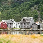 Laerdalsoren Motor Hotel *